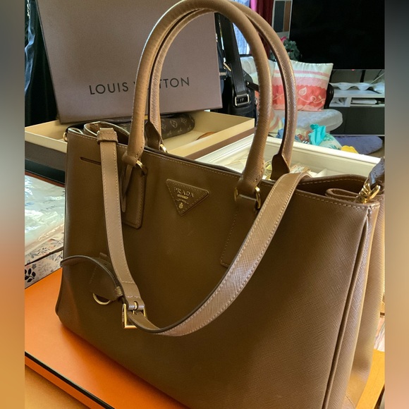 Safiano two way bag - Picture 3 of 9